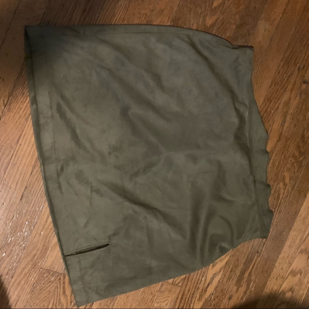 Forever 21 green suede skirt Large